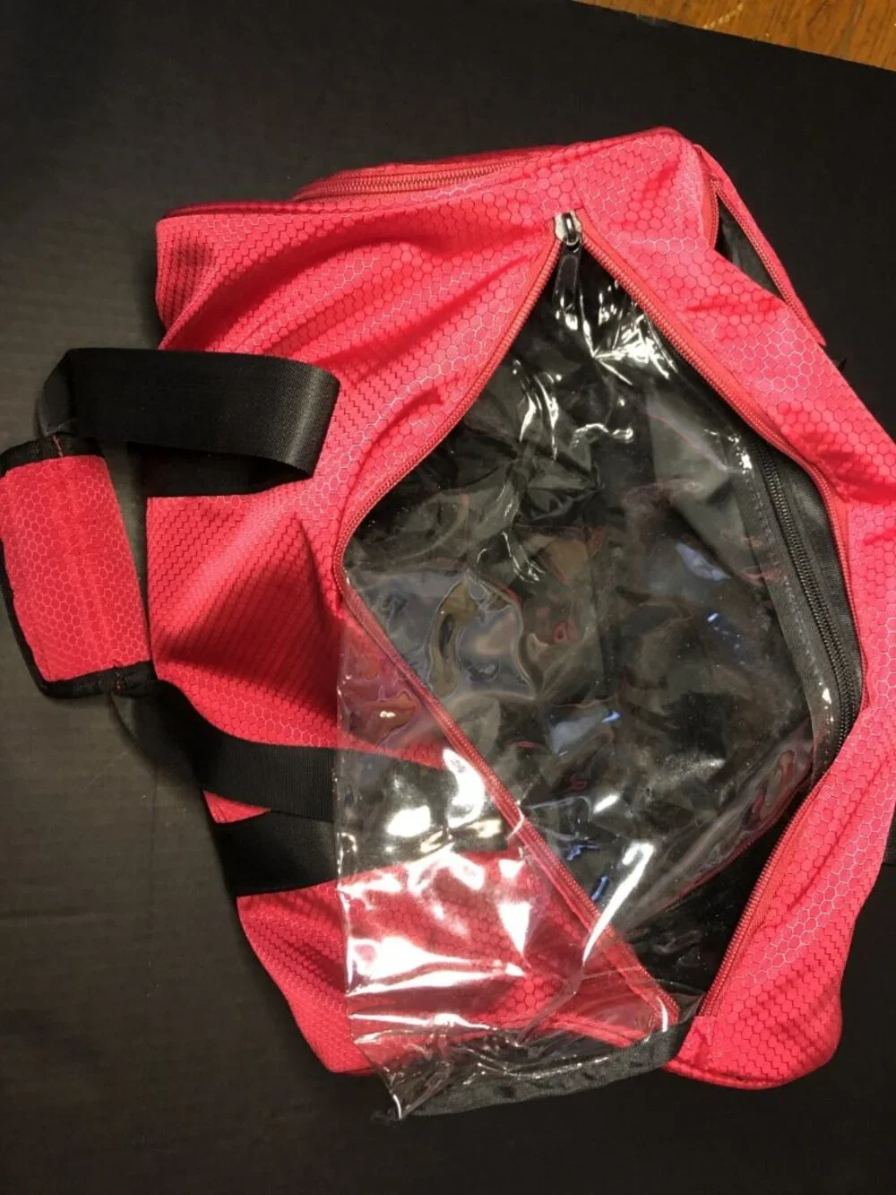 NWOT Small Red Duffel Travel Gym Carry On Bag With Shoulder Strap 9